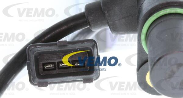 Vemo V40-72-0302 - Sensor, crankshaft pulse onlydrive.pro